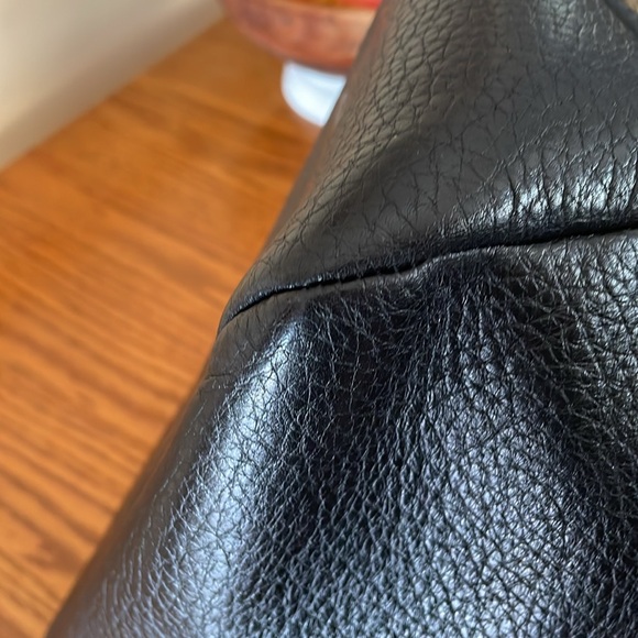 Maxx NY Black Leather Shoulder Bag - Picture 8 of 12